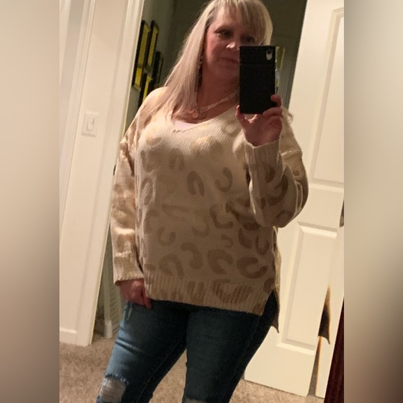 Amoli 🆕 Cream-Gold pullover Sweater - Picture 1 of 2